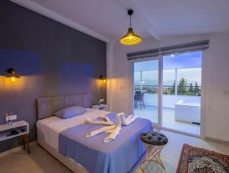 Eldirek'te 3+1 Jakuzili Gunluk Daire Fethiye