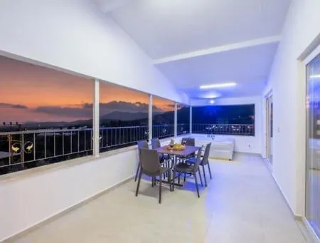 Eldirek'te 3+1 Jakuzili Gunluk Daire Apartamento