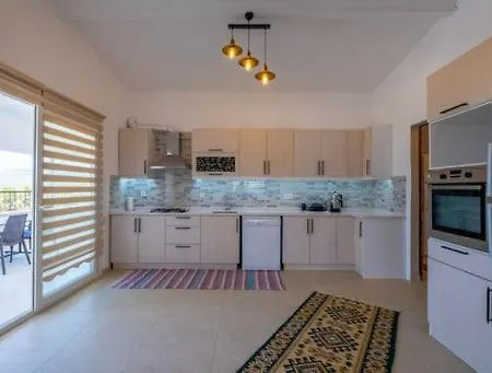 Apartamento Eldirek'te 3+1 Jakuzili Gunluk Daire Fethiye