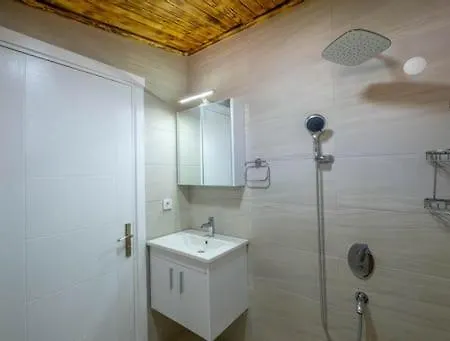 Eldirek'te 3+1 Jakuzili Gunluk Daire Fethiye