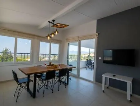 Eldirek'te 3+1 Jakuzili Gunluk Daire Apartamento *