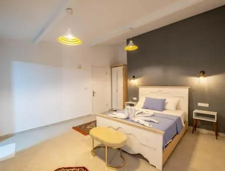 Apartamento Eldirek'te 3+1 Jakuzili Gunluk Daire Fethiye