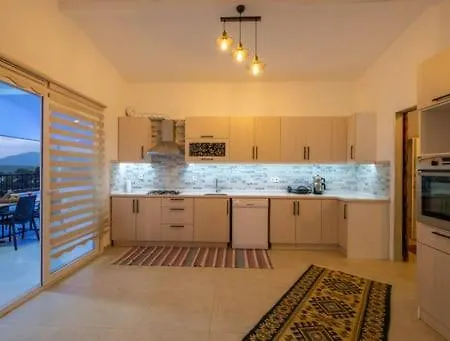 Eldirek'te 3+1 Jakuzili Gunluk Daire Apartamento *