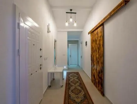Apartamento Eldirek'te 3+1 Jakuzili Gunluk Daire Fethiye