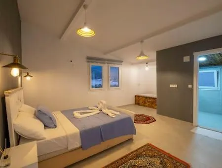 Eldirek'te 3+1 Jakuzili Gunluk Daire * Fethiye